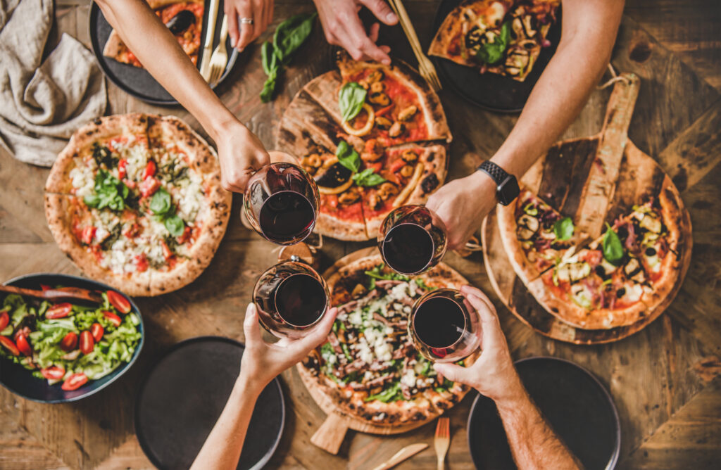 Fira jubileum och framgång med pizza